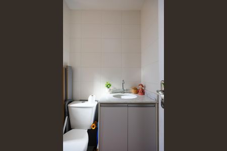 Apartamento à venda com 59m², 2 quartos e 1 vaga Apartamento à venda com 59m², 2 quartos e 1 vagaBanheiro da Suíte 2
