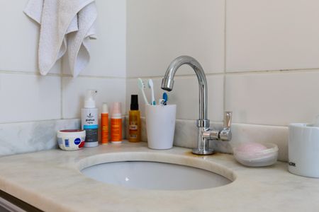 Apartamento à venda com 59m², 2 quartos e 1 vaga Apartamento à venda com 59m², 2 quartos e 1 vagaBanheiro da Suíte 1