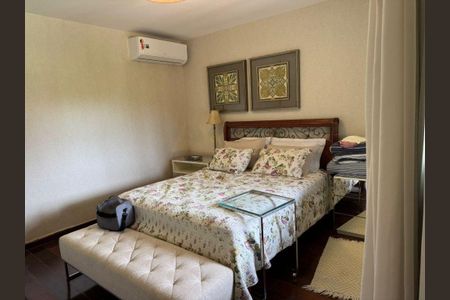 Casa à venda com 3 quartos, 700m² em Matapaca, Niterói