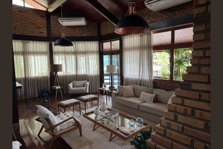 Casa à venda com 3 quartos, 700m² em Matapaca, Niterói