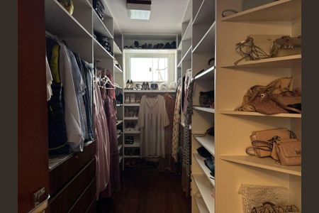 Casa à venda com 3 quartos, 700m² em Matapaca, Niterói