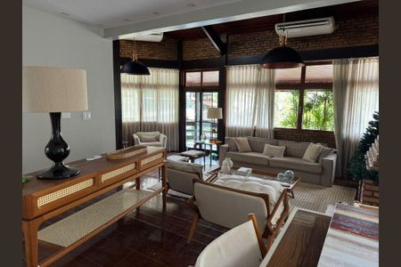 Casa à venda com 3 quartos, 700m² em Matapaca, Niterói