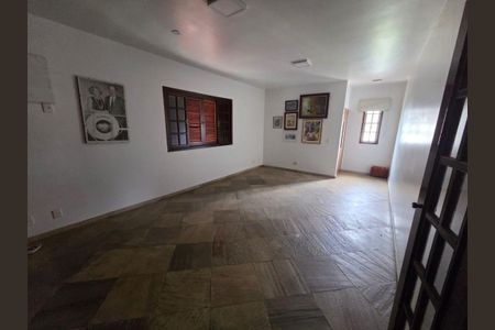 Casa à venda com 3 quartos, 350m² em Sapê, Niterói