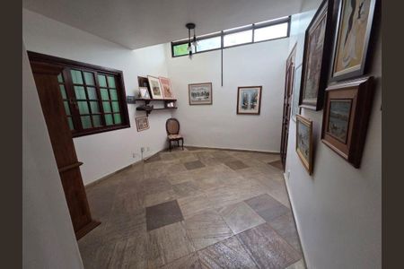 Casa à venda com 3 quartos, 350m² em Sapê, Niterói