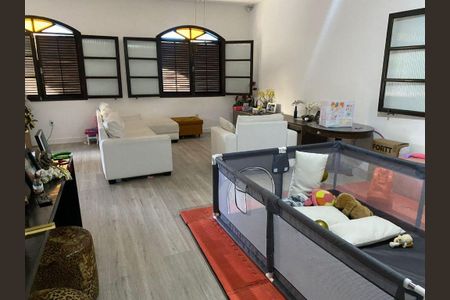 Casa à venda com 4 quartos, 350m² em Jardim Imbuí, Niterói