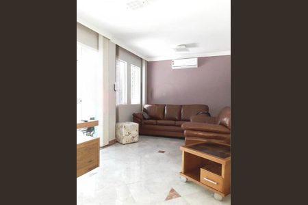 Casa à venda com 3 quartos, 215m² em Bosque da Saúde, São Paulo