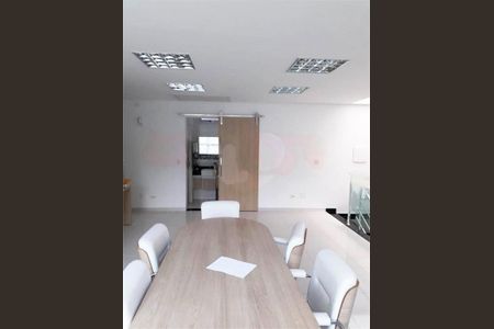 Casa à venda com 3 quartos, 215m² em Bosque da Saúde, São Paulo