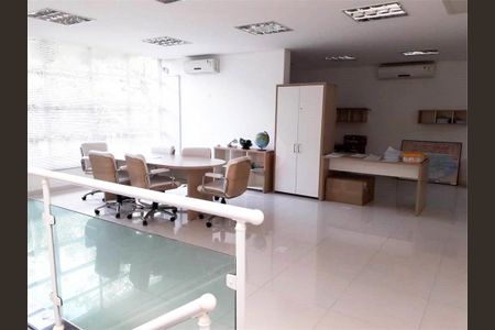 Casa à venda com 3 quartos, 215m² em Bosque da Saúde, São Paulo