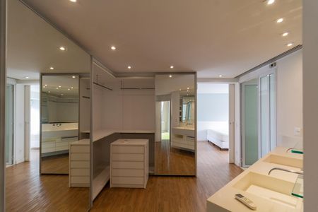 Apartamento à venda com 362m², 4 quartos e 5 vagas