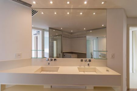 Apartamento à venda com 362m², 4 quartos e 5 vagas