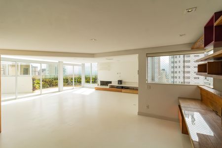 Apartamento à venda com 362m², 4 quartos e 5 vagas