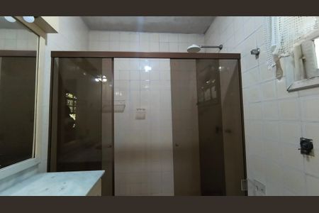 Casa de condomínio à venda com 527m², 4 quartos e 5 vagas Casa de condomínio à venda com 527m², 4 quartos e 5 vagasBanheiro da Suíte