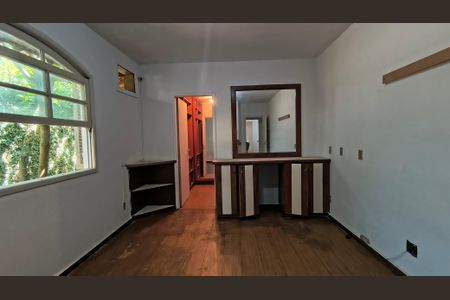 Casa de condomínio à venda com 527m², 4 quartos e 5 vagas Casa de condomínio à venda com 527m², 4 quartos e 5 vagasSuíte