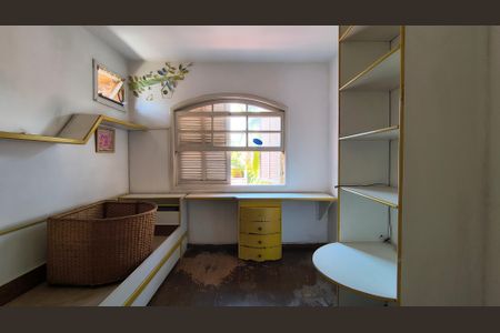 Casa de condomínio à venda com 527m², 4 quartos e 5 vagas Casa de condomínio à venda com 527m², 4 quartos e 5 vagasQuarto 1