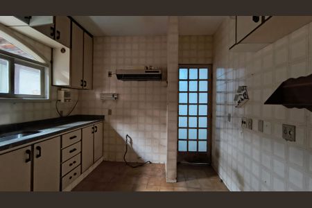 Casa de condomínio à venda com 527m², 4 quartos e 5 vagas Casa de condomínio à venda com 527m², 4 quartos e 5 vagasCozinha