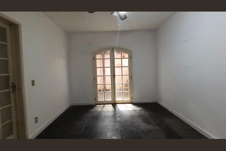 Casa de condomínio à venda com 527m², 4 quartos e 5 vagas Casa de condomínio à venda com 527m², 4 quartos e 5 vagasSala de Jantar