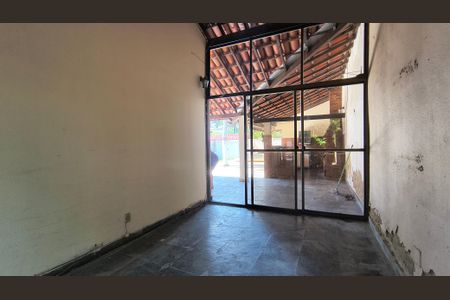 Casa de condomínio à venda com 527m², 4 quartos e 5 vagas Casa de condomínio à venda com 527m², 4 quartos e 5 vagasVaranda