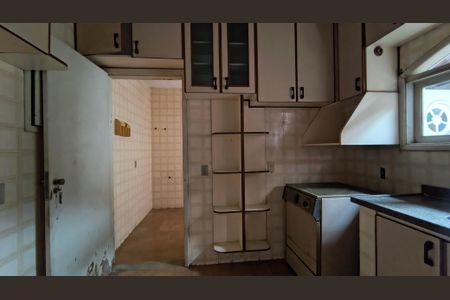 Casa de condomínio à venda com 527m², 4 quartos e 5 vagas Casa de condomínio à venda com 527m², 4 quartos e 5 vagasCozinha