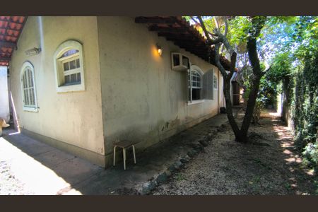 Casa de condomínio à venda com 527m², 4 quartos e 5 vagas Casa de condomínio à venda com 527m², 4 quartos e 5 vagasQuintal