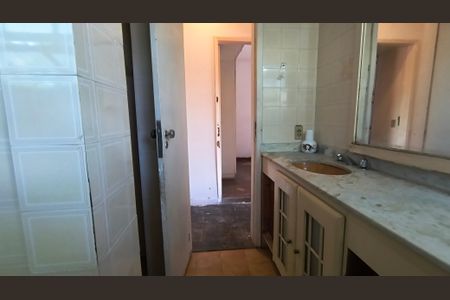 Casa de condomínio à venda com 527m², 4 quartos e 5 vagas Casa de condomínio à venda com 527m², 4 quartos e 5 vagasBanheiro Social