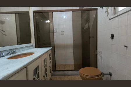 Casa de condomínio à venda com 527m², 4 quartos e 5 vagas Casa de condomínio à venda com 527m², 4 quartos e 5 vagasBanheiro da Suíte