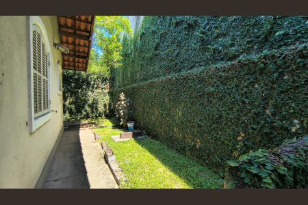 Casa de condomínio à venda com 527m², 4 quartos e 5 vagas Casa de condomínio à venda com 527m², 4 quartos e 5 vagasÁrea de Serviço