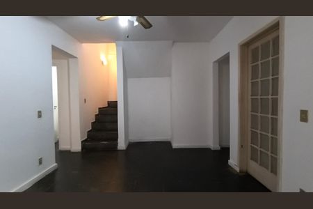 Casa de condomínio à venda com 527m², 4 quartos e 5 vagas Casa de condomínio à venda com 527m², 4 quartos e 5 vagasSala de Jantar