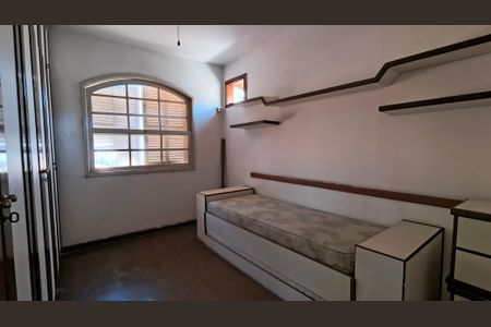 Casa de condomínio à venda com 527m², 4 quartos e 5 vagas Casa de condomínio à venda com 527m², 4 quartos e 5 vagasQuarto 3