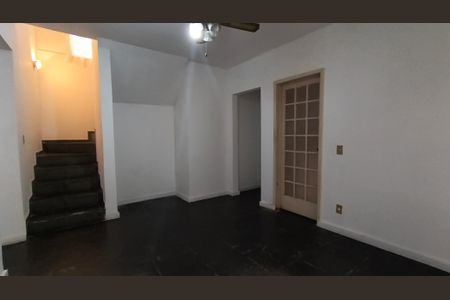 Casa de condomínio à venda com 527m², 4 quartos e 5 vagas Casa de condomínio à venda com 527m², 4 quartos e 5 vagasSala de Jantar