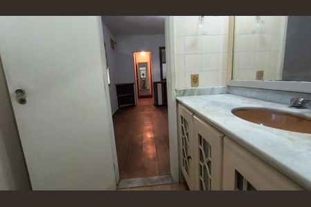 Casa de condomínio à venda com 527m², 4 quartos e 5 vagas Casa de condomínio à venda com 527m², 4 quartos e 5 vagasBanheiro da Suíte