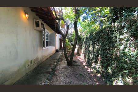 Casa de condomínio à venda com 527m², 4 quartos e 5 vagas Casa de condomínio à venda com 527m², 4 quartos e 5 vagasQuintal