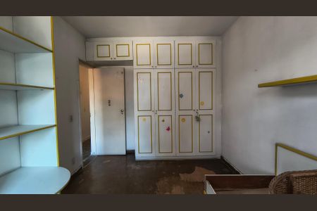 Casa de condomínio à venda com 527m², 4 quartos e 5 vagas Casa de condomínio à venda com 527m², 4 quartos e 5 vagasQuarto 1