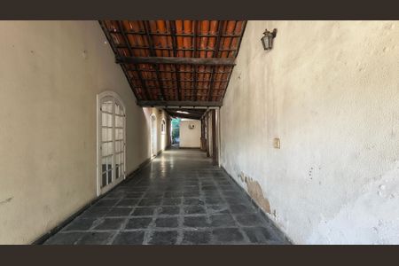 Casa de condomínio à venda com 527m², 4 quartos e 5 vagas Casa de condomínio à venda com 527m², 4 quartos e 5 vagasQuintal
