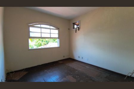 Casa de condomínio à venda com 527m², 4 quartos e 5 vagas Casa de condomínio à venda com 527m², 4 quartos e 5 vagasQuarto 2