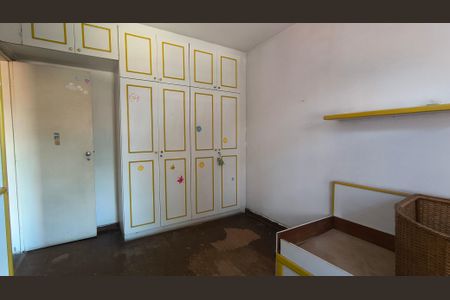 Casa de condomínio à venda com 527m², 4 quartos e 5 vagas Casa de condomínio à venda com 527m², 4 quartos e 5 vagasQuarto 1