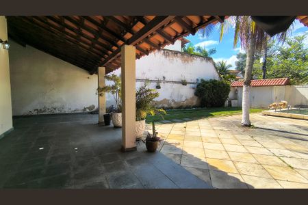 Casa de condomínio à venda com 527m², 4 quartos e 5 vagas Casa de condomínio à venda com 527m², 4 quartos e 5 vagasQuintal