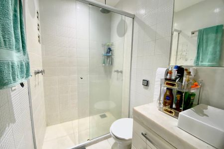 Apartamento à venda com 100m², 2 quartos e sem vaga Apartamento à venda com 100m², 2 quartos e sem vagaBanheiro social