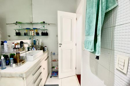 Apartamento à venda com 100m², 2 quartos e sem vaga Apartamento à venda com 100m², 2 quartos e sem vagaBanheiro social