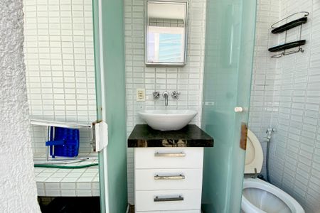 Apartamento à venda com 100m², 2 quartos e sem vaga Apartamento à venda com 100m², 2 quartos e sem vagaBanheiro