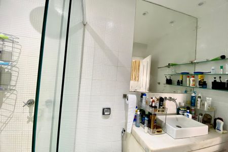 Apartamento à venda com 100m², 2 quartos e sem vaga Apartamento à venda com 100m², 2 quartos e sem vagaBanheiro social