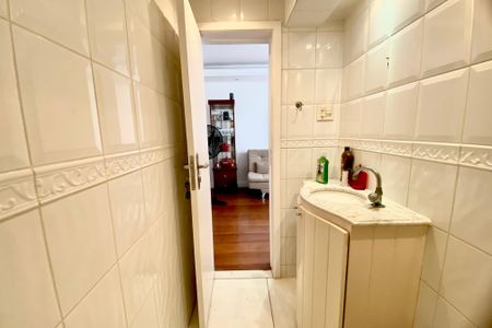 Lavabo de apartamento à venda com 2 quartos, 100m² em Leblon, Rio de Janeiro