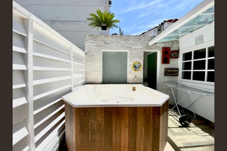 Apartamento à venda com 100m², 2 quartos e sem vaga Apartamento à venda com 100m², 2 quartos e sem vagaHidromassagem e churrasqueira