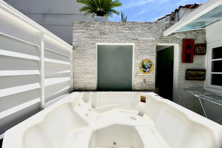 Apartamento à venda com 100m², 2 quartos e sem vaga Apartamento à venda com 100m², 2 quartos e sem vagaHidromassagem