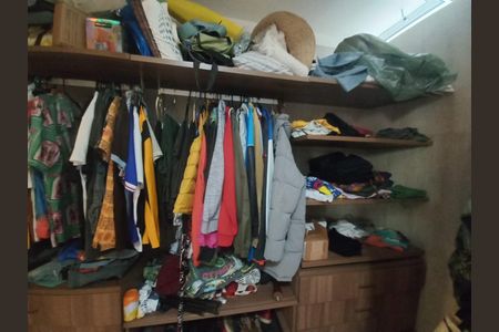 Casa à venda com 136m², 4 quartos e sem vaga