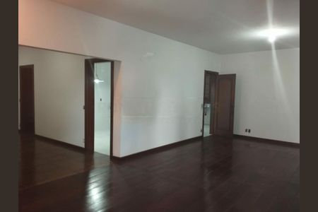 Casa à venda com 4 quartos, 300m² em Interlagos, São Paulo
