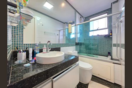 Apartamento à venda com 350m², 4 quartos e 5 vagasBanheiro da Suite 1