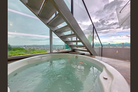 Apartamento à venda com 350m², 4 quartos e 5 vagasSPA Cobertura 