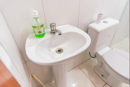 Banheiro de casa para alugar com 1 quarto, 30m² em Jardim Irene, Santo André