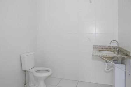 Banheiro de kitnet/studio para alugar com 1 quarto, 31m² em Pompeia, São Paulo
