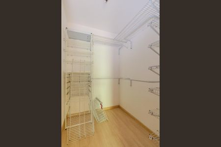 Casa à venda com 242m², 4 quartos e 2 vagasCloset da suíte